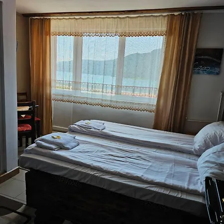 汽车旅馆 Motel Sarnitsa 2*