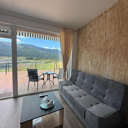 Motel Sarnitsa 汽车旅馆