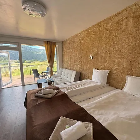 Motel Sarnitsa 汽车旅馆